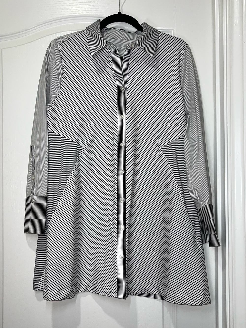 Chico's Women's Slenderizing Tunic Blouse Size 1, US 8/10, Striped 3/4 Sleeve